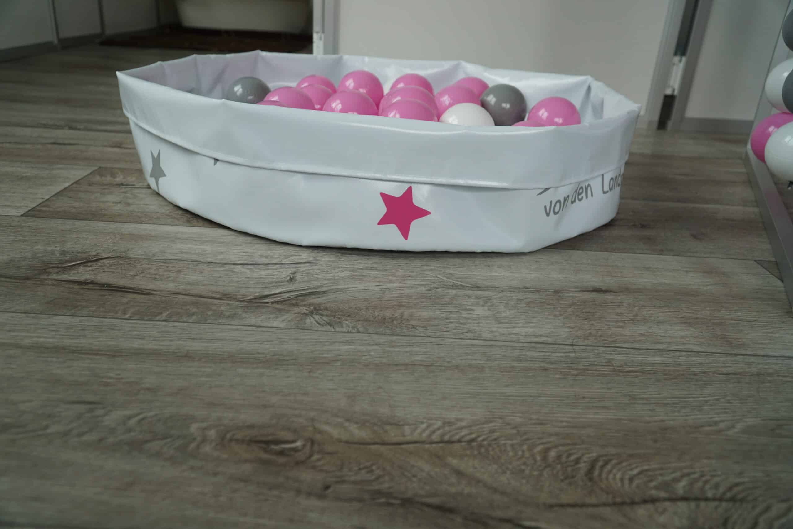 Bällebad aus gebrauchter LKW Plane – Bild 7